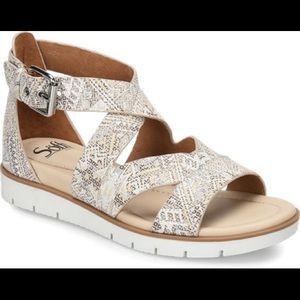 NWOB Sofft “Mirabelle” white printed leather sandals, size 10